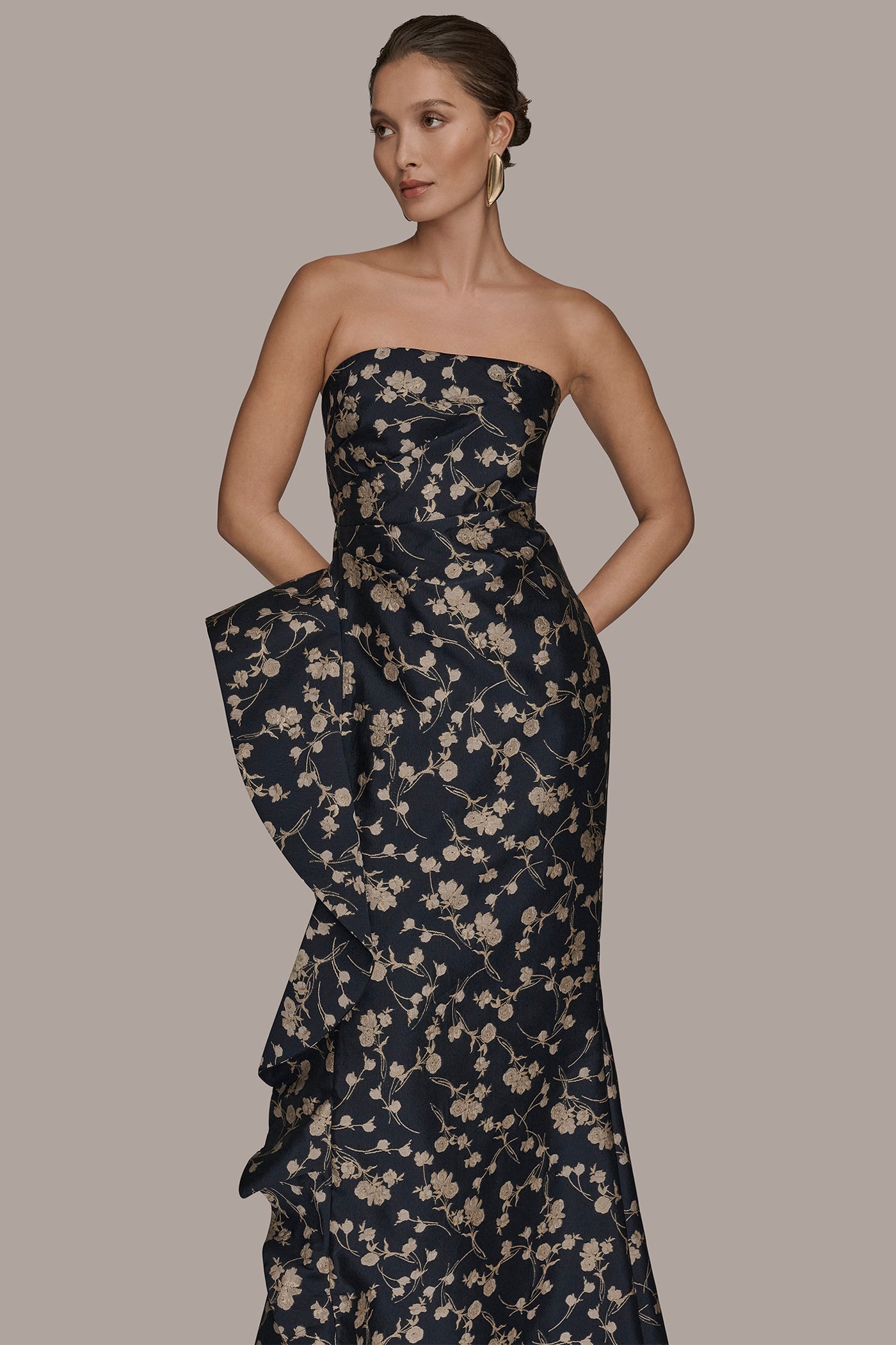 NIGHTFALL/VELLUM MULTI STRAPLESS FLORAL RUFFLED HIGH-SPLIT GOWN Donna Karan