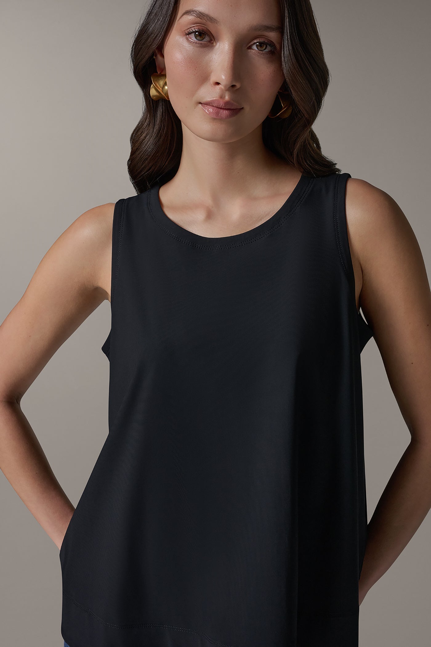Black THE MODERN TRAVEL SLEEVELESS SWING TANK Donna Karan