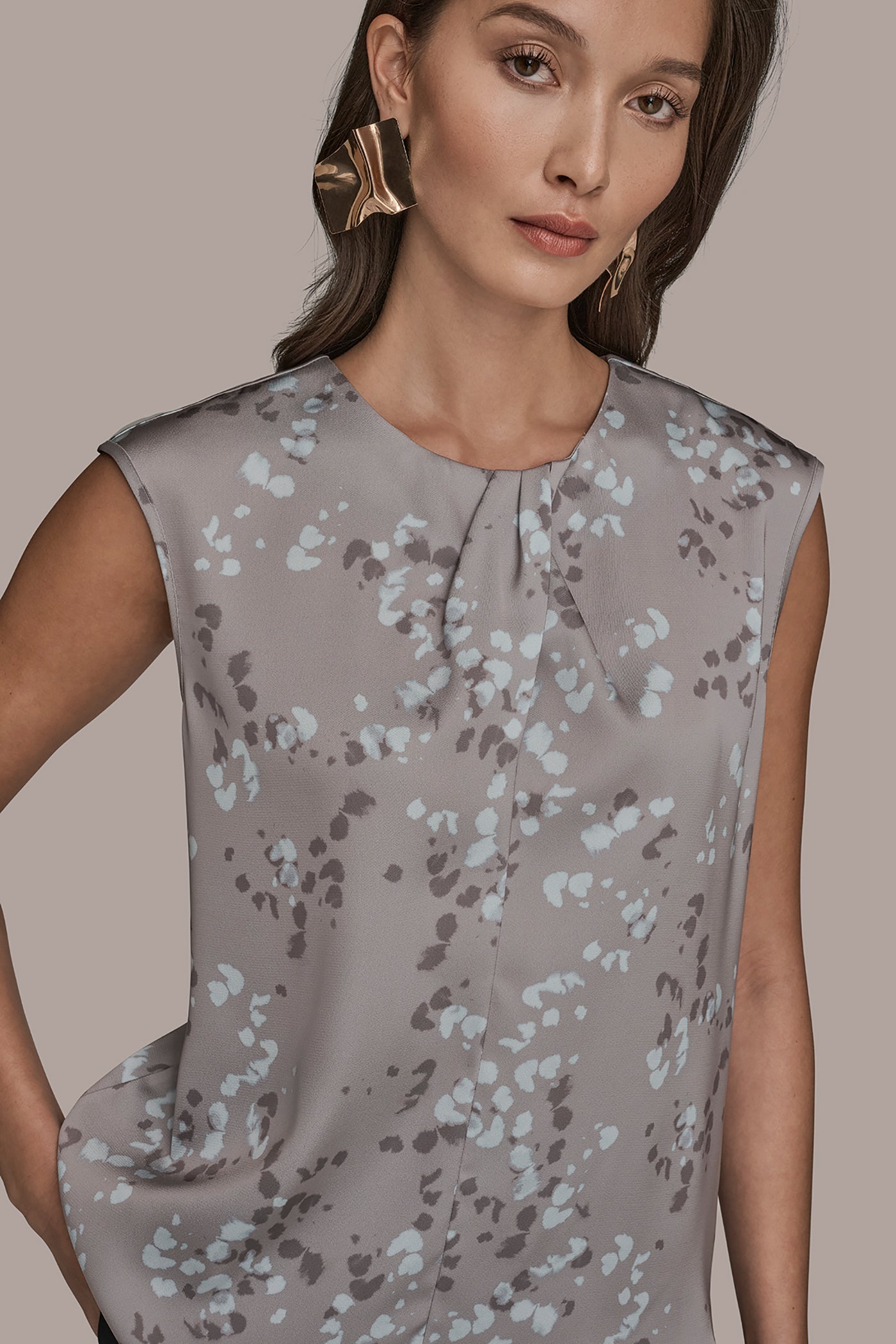 DRIFTWOOD MULTI FLORAL CAP SLEEVE TWIST BLOUSE Donna Karan