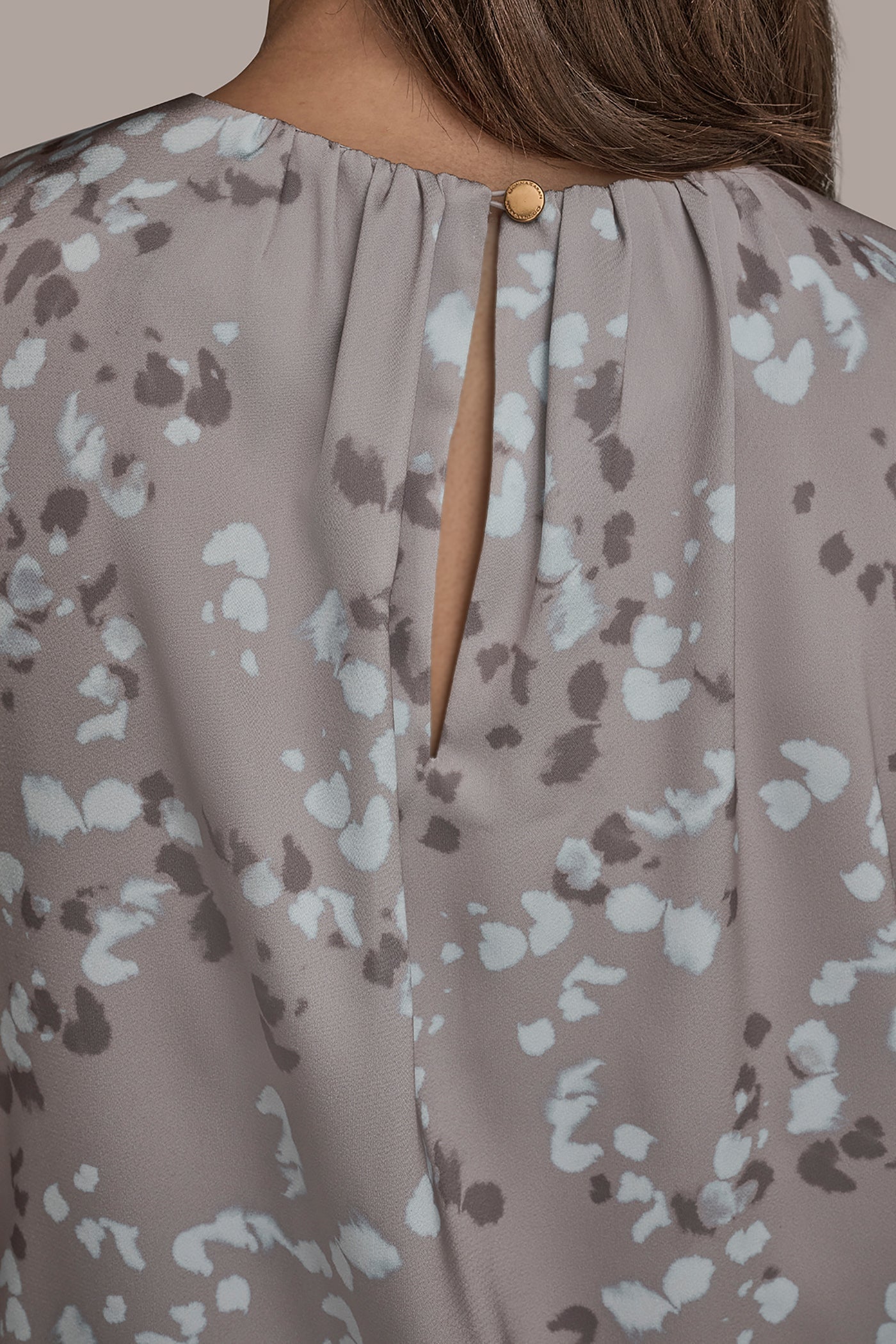 DRIFTWOOD MULTI FLORAL CAP SLEEVE TWIST BLOUSE Donna Karan