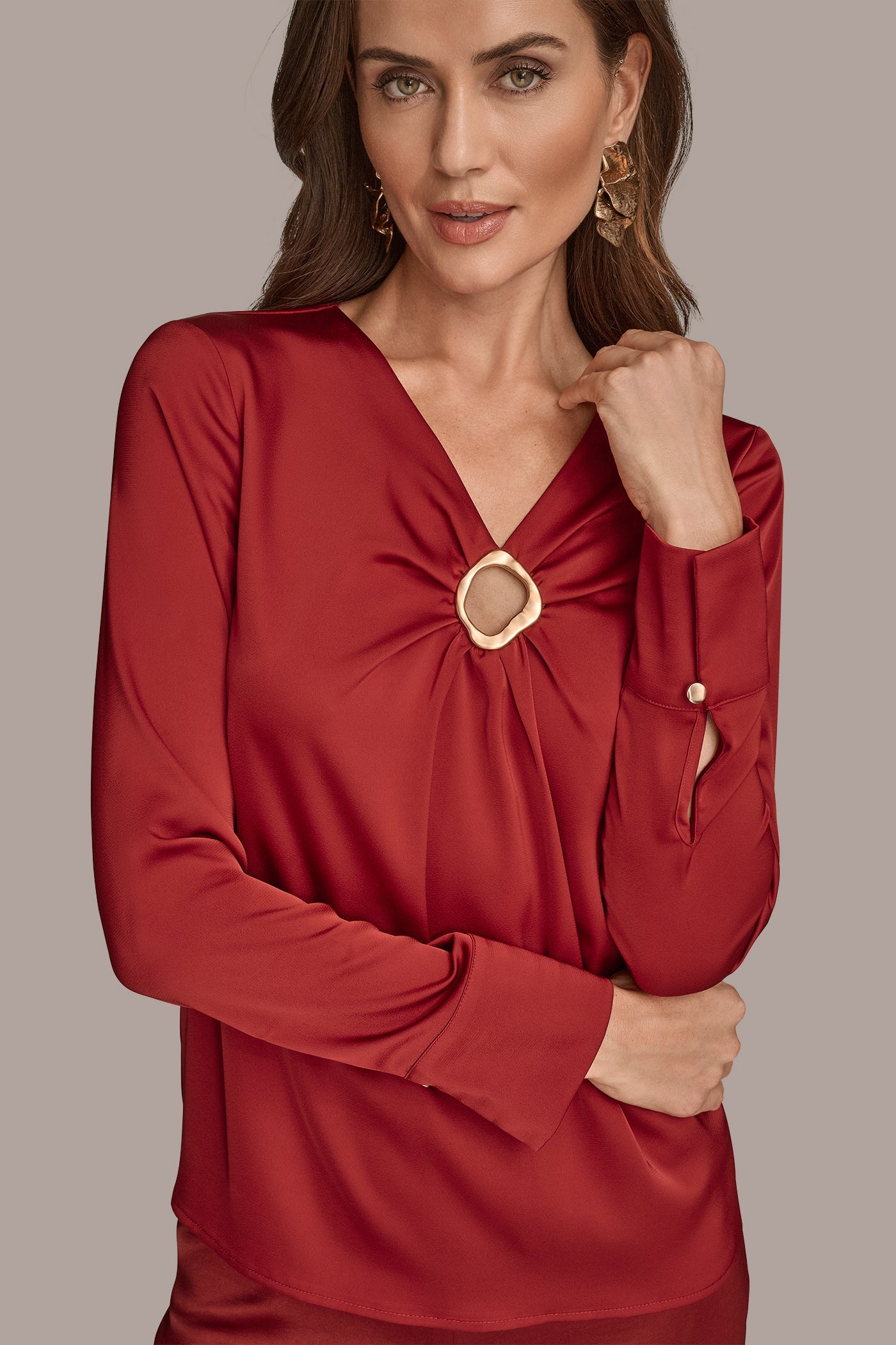 Metropolitan RED LONG SLEEVE RING V-NECK BLOUSE Donna Karan