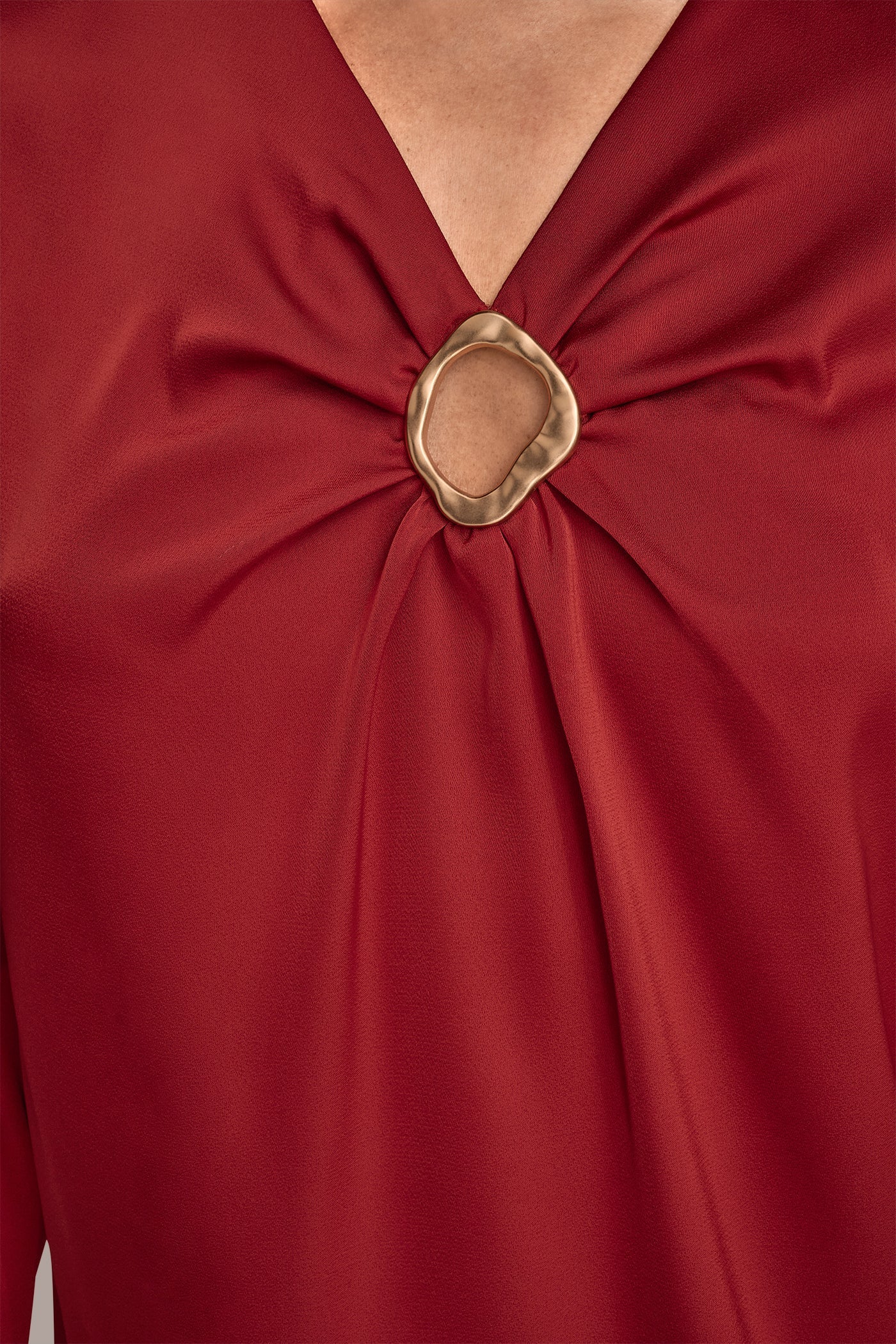 Metropolitan RED LONG SLEEVE RING V-NECK BLOUSE Donna Karan
