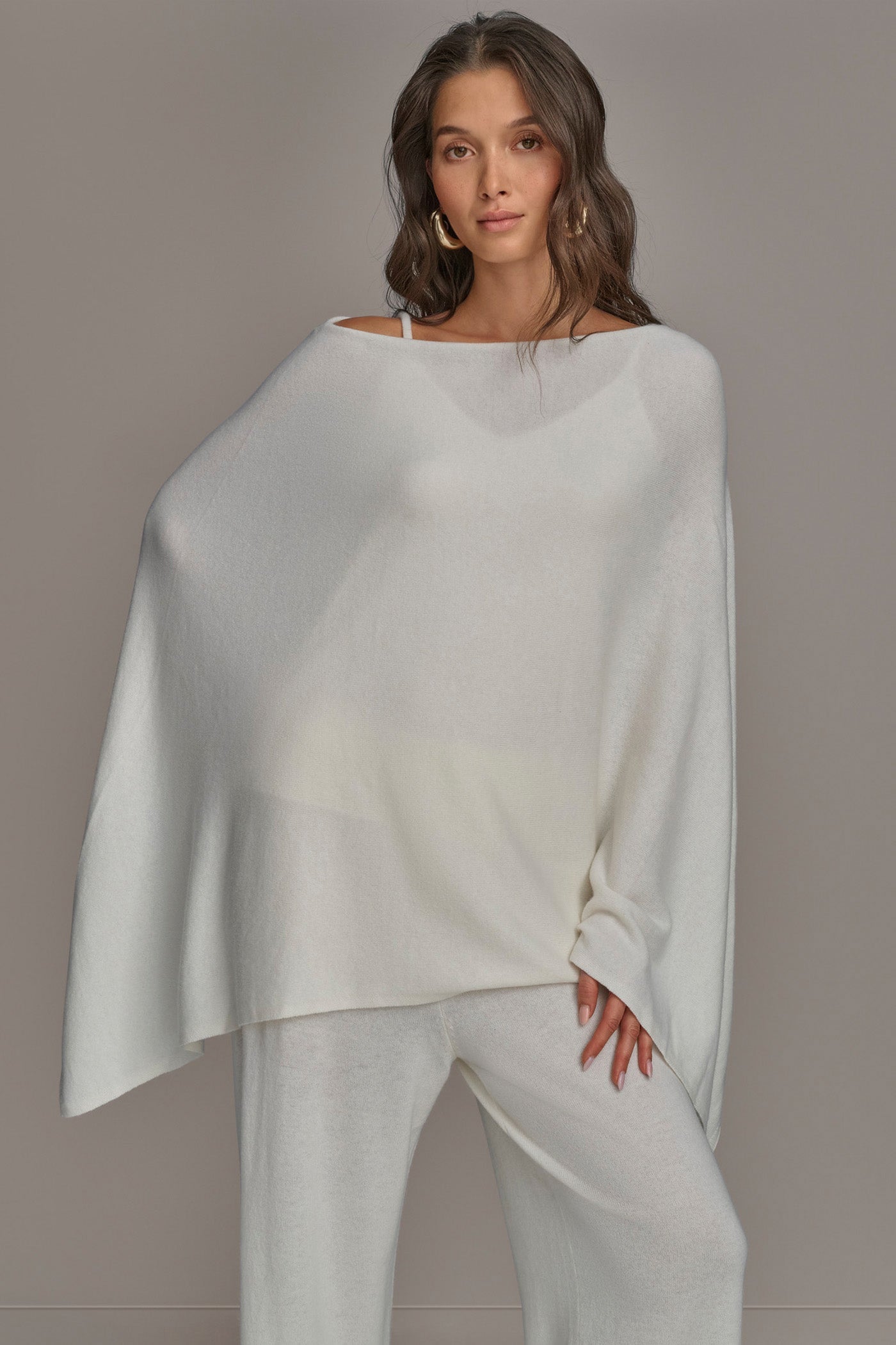 CREAM CASHMERE PONCHO Donna Karan