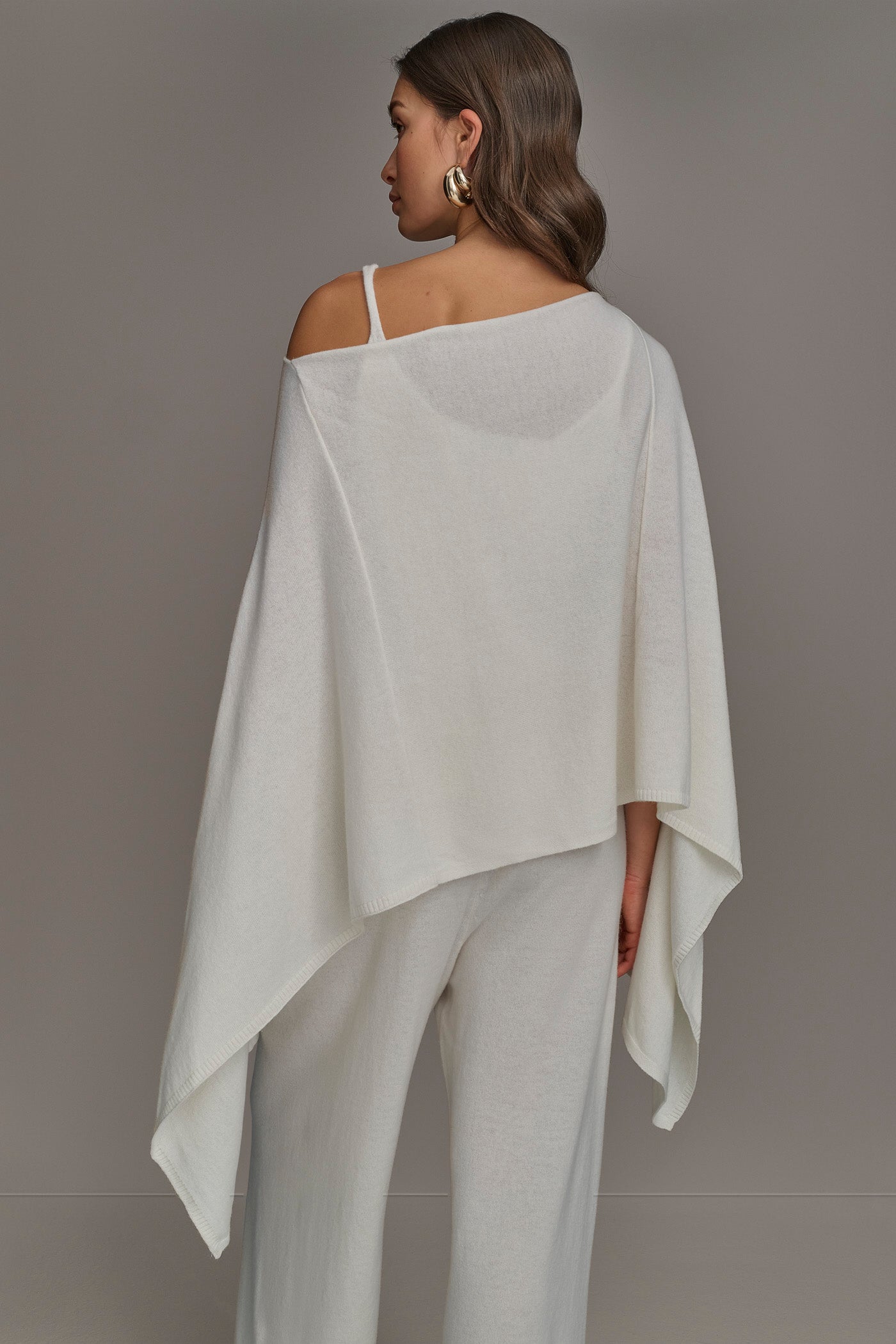 CREAM CASHMERE PONCHO Donna Karan