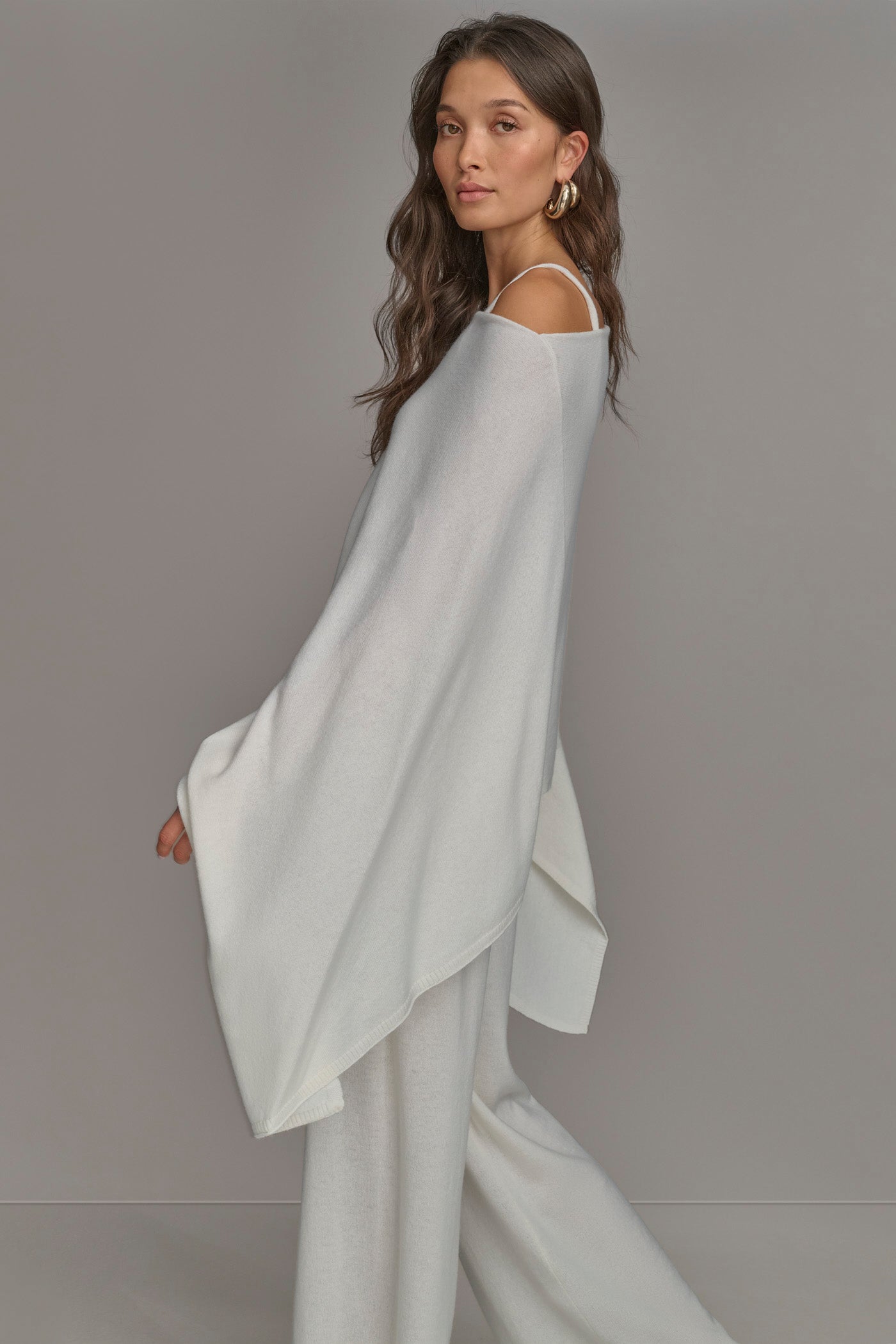 CREAM CASHMERE PONCHO Donna Karan