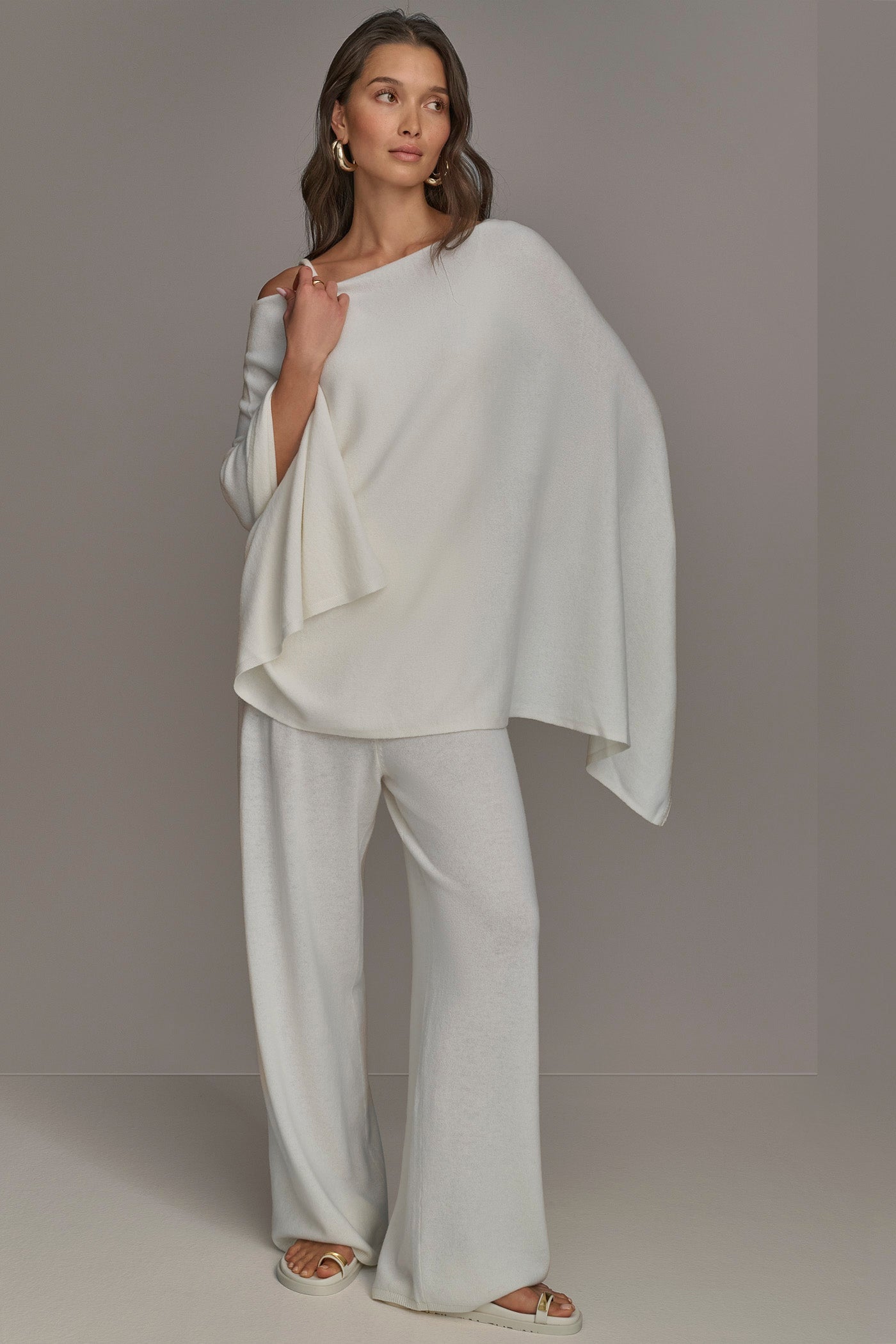 CREAM CASHMERE PONCHO Donna Karan