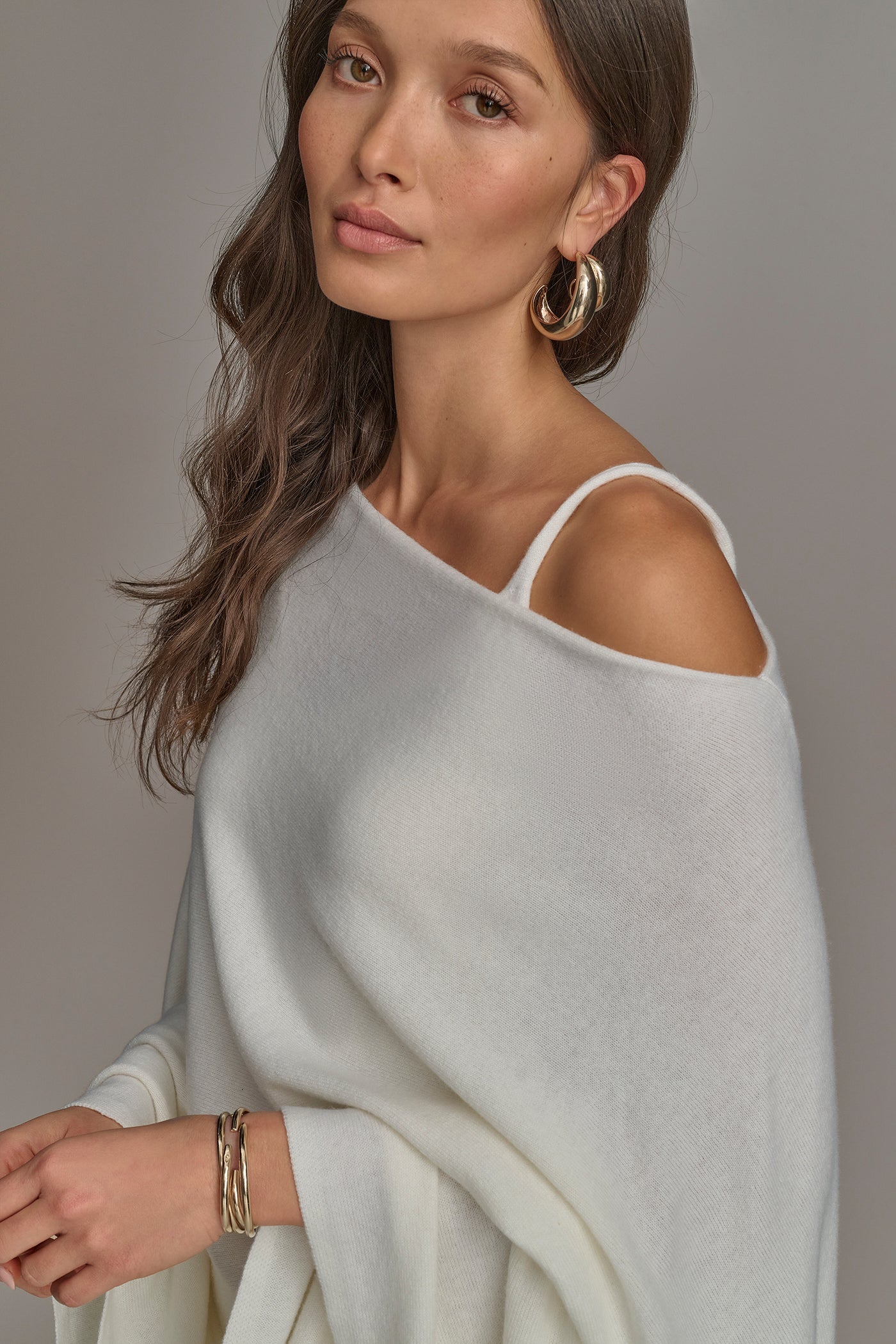 CREAM CASHMERE PONCHO Donna Karan