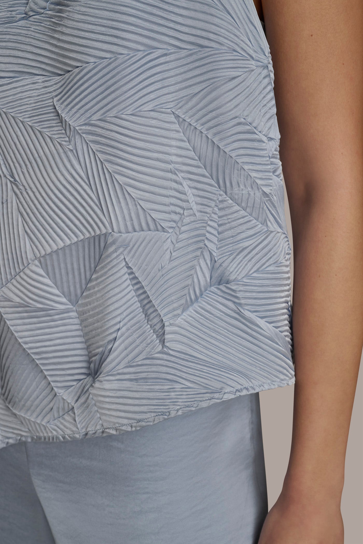 GLACIAL BLUE TEXTURED TOP WITH ANGLED HEM Donna Karan