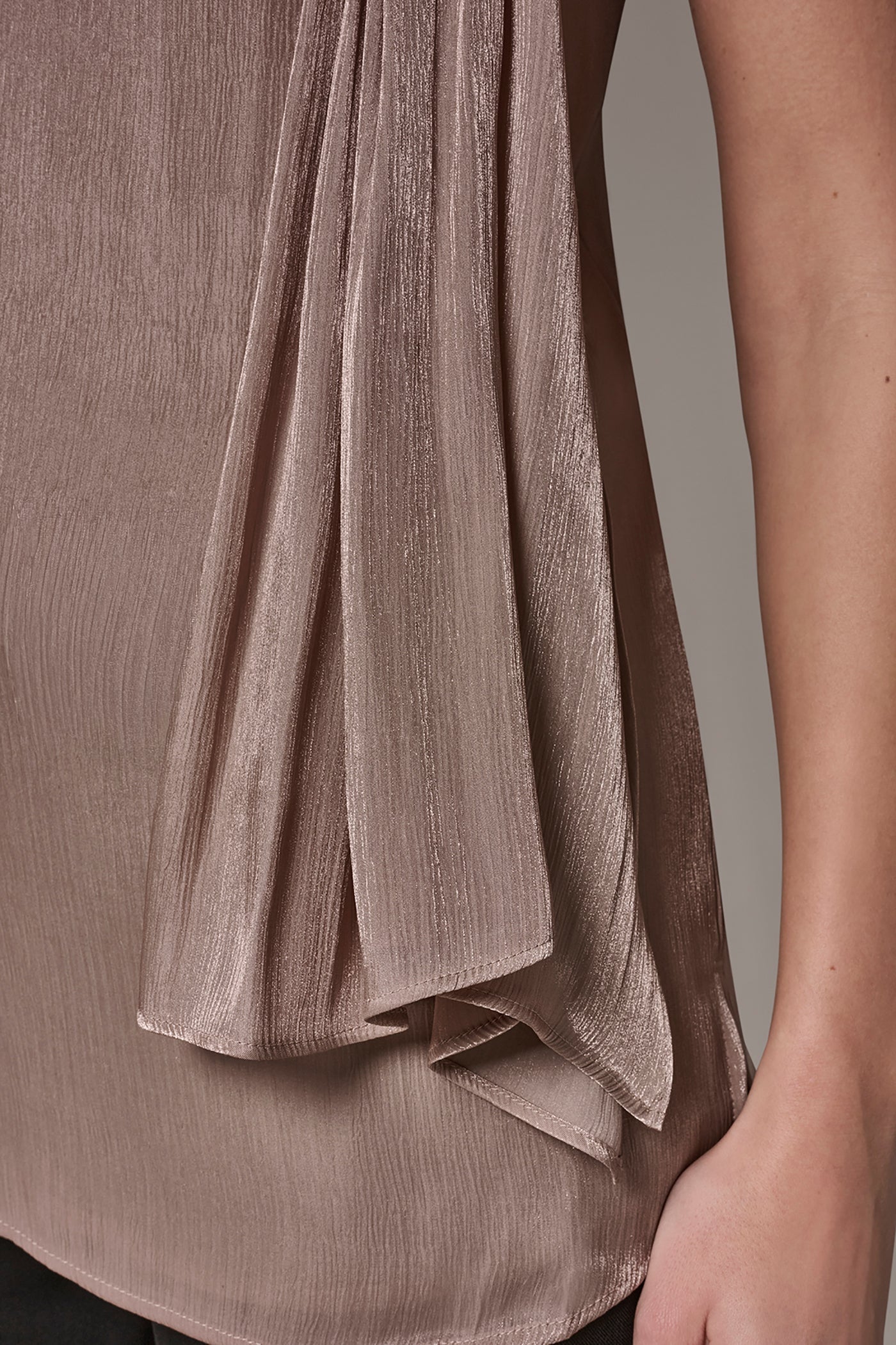 Umbria METALLIC ASYMMETRIC SCARF HALTER BLOUSE Donna Karan