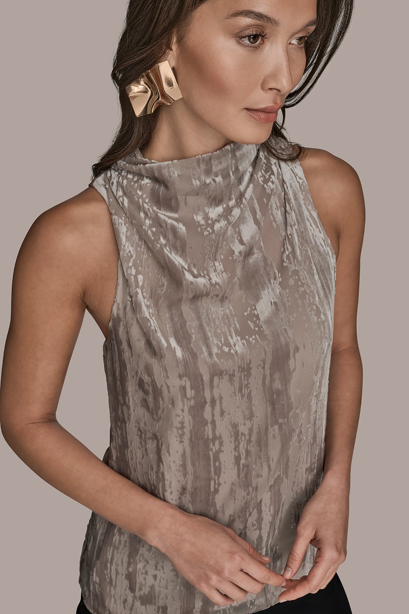 VAPOR SLEEVELESS HIGH-NECK BURNOUT BLOUSE Donna Karan